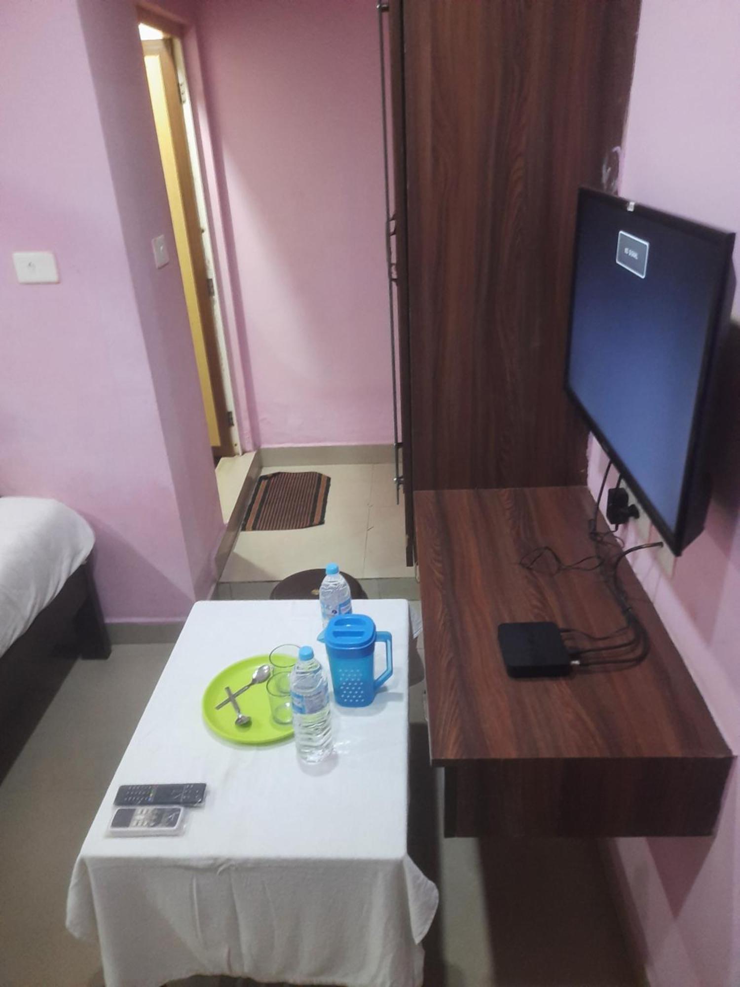 Skyway Rooms Pondicherry Exteriör bild