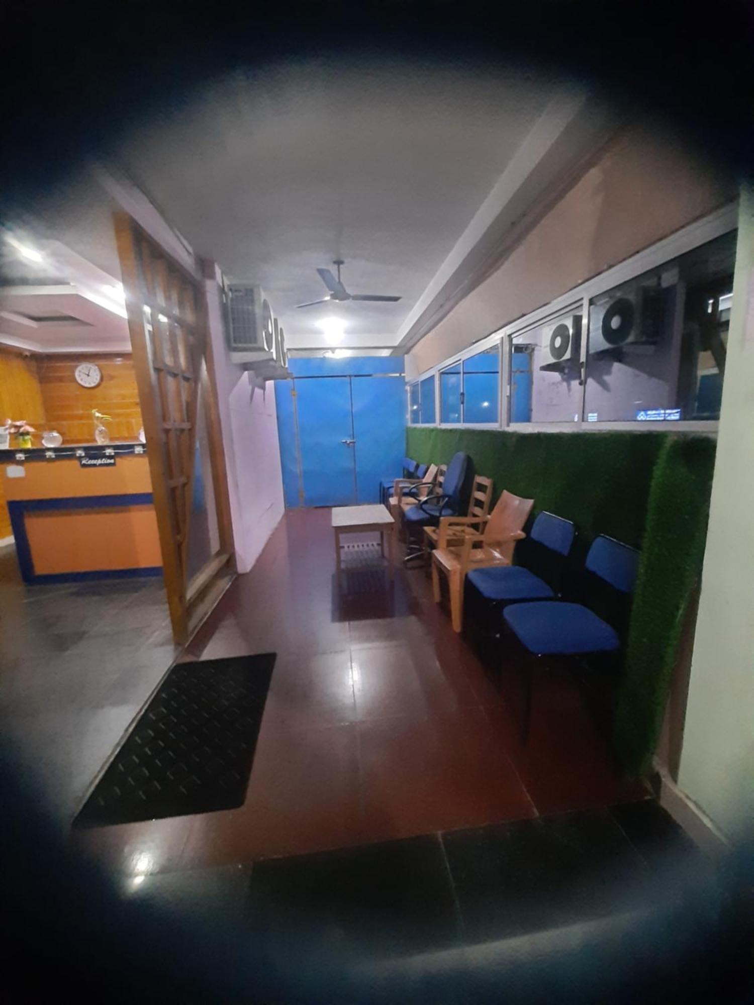 Skyway Rooms Pondicherry Exteriör bild
